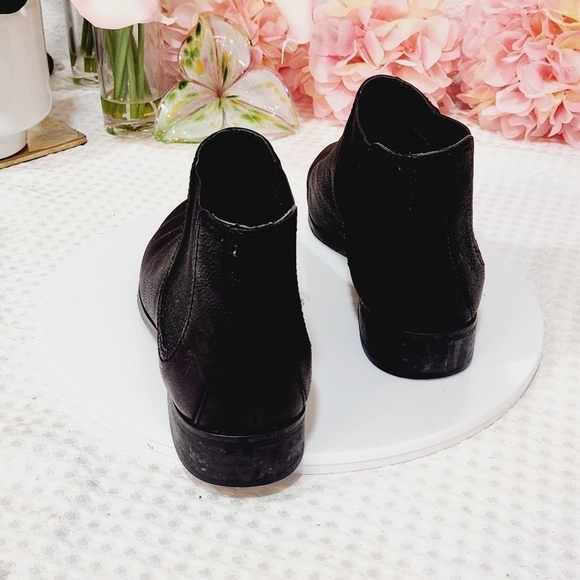 FRYE Mallory Chelsea Ankle Boots Black Nubuck Leather Distressed Size 8.5 EUC - Picture 3 of 9